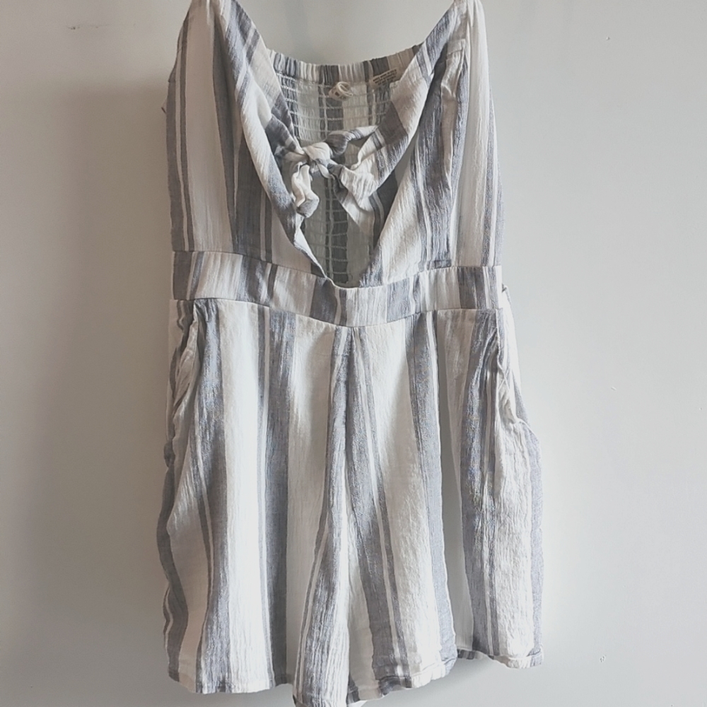 Brand is Sky and Sparrow, Size S, Color is white with light gray stripes, romper